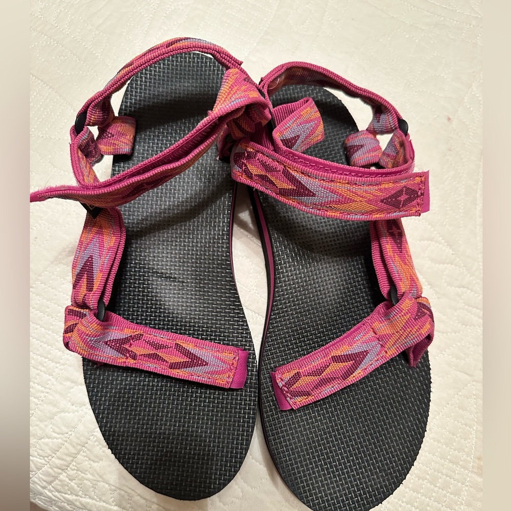 Womens Midform Universal size 8 
New / Tried on but never worn outside